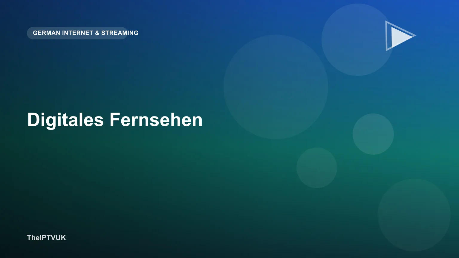 Fernseher mit digitalem Fernsehprogramm und Signalanzeige im Wohnzimmer