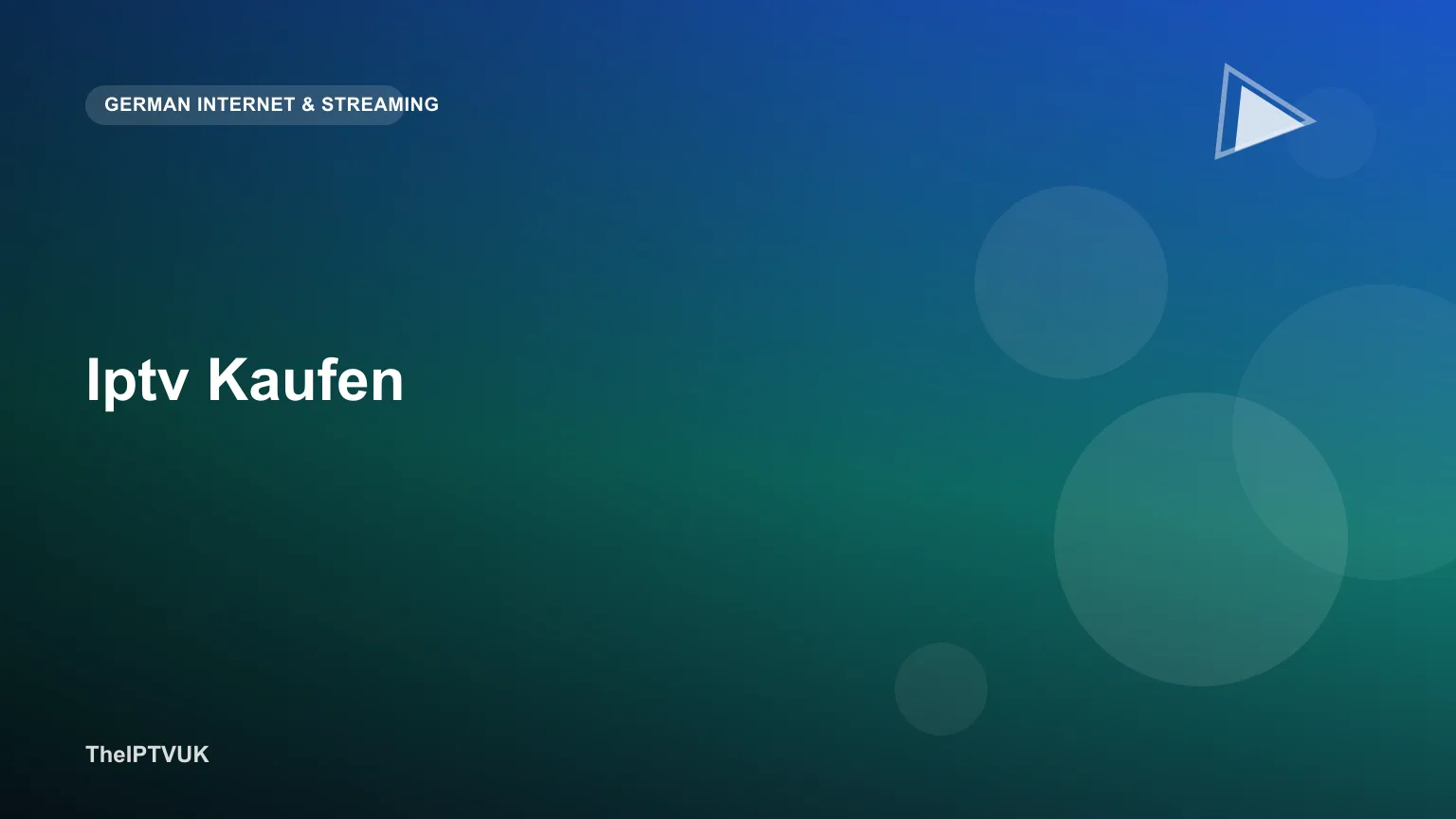Person kauft ein IPTV-Abonnement über ein Tablet vor einem Fernseher