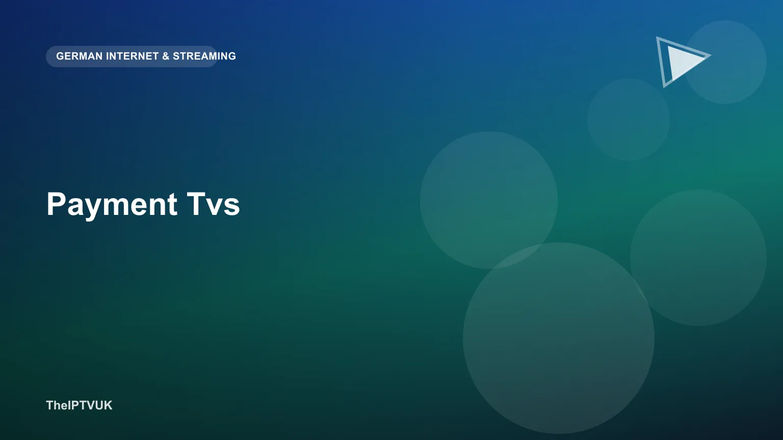 Fernbedienung vor einem Bildschirm mit Pay-TV-Senderübersicht