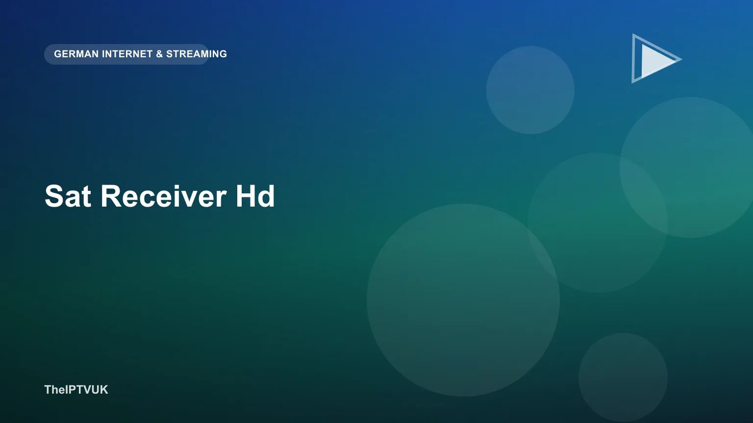 HD-Satellitenreceiver mit Fernbedienung vor einem Fernseher