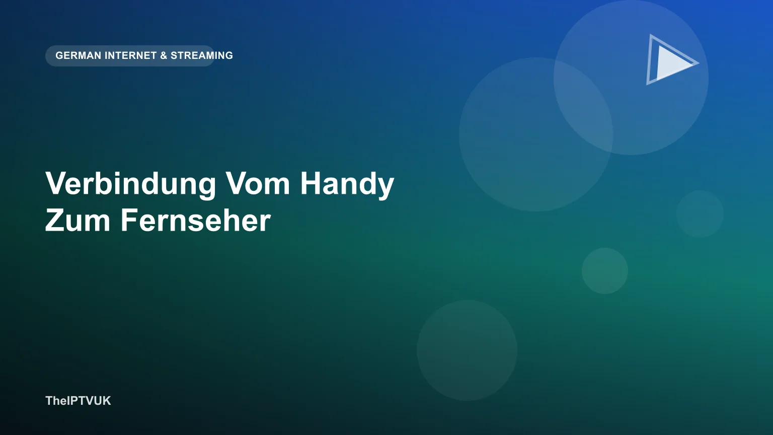 Smartphone wird kabellos mit einem Fernseher verbunden, um Inhalte auf den großen Bildschirm zu übertragen